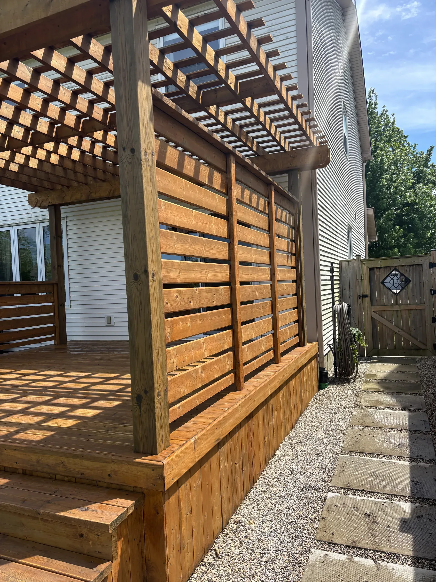Niagara-on-the-Lake deck — finished surface and railing detail